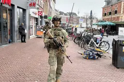 Winkeld publiek opgeschrikt: wat doen militairen in de binnenstad van Leeuwarden?