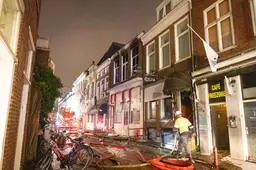 Joran zag het dak van de buren in brand staan. ‘Binnen paar minuten was het al ingestort’