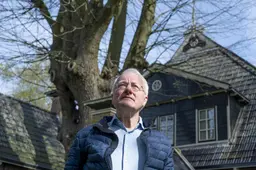 Waarom historicus Oebele Vries (78) zijn dissertatie over de Friese vrijheid na veertig jaar opnieuw uitgeeft. ‘Ferhaal stiet noch rjocht oerein’