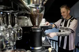 Dagmar (48) uit Leeuwarden reisde als dj de wereld over en runt nu Pizza Beppe in zijn stad: ‘Blij met deze stap’ 