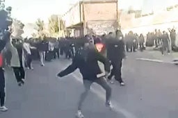 Het Iraanse regime wankelt. Demonstranten voelen aan dat dit het momentum is