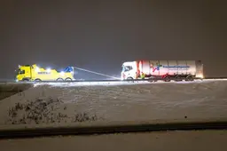Gerrit zat vast in Spanga, maar wist toch nog op tijd melk op te halen. Wat betekent het als boeren hun melk laten lopen?