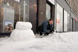 Weinig klandizie: winkelpersoneel houdt sneeuwballengevecht in Leeuwarden
