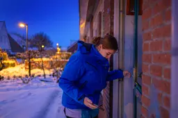 De thuiszorg doet de diensten lopend in Aldeboarn. ‘Geweldich dy froulju’