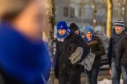 Hoe houden de SC Heerenveen-supporters het warm in de vrieskou?