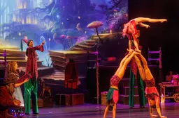 ‘Amilia’: Margje (66) uit Wijnjewoude brengt acrogym en cheerleading in theatervoorstelling, met bijna 50 spelers. ‘Ik bin noch gjin 86’