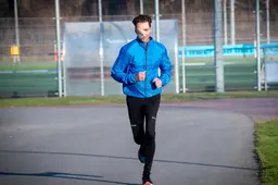 Henk (37) verloor zijn halve gezicht aan kanker. Nu traint hij voor een marathon. ‘Ben niet alleen die man met de pleister’