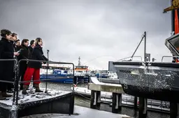 Voor nieuwslezeres Afke voelt de boot naar Ameland als een reünie. ‘Was een wezenlijk onderdeel van mijn bestaan’