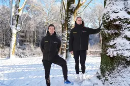 Anna Boersma (24) uit Sint Nicolaasga is met coach Hein Otterspeer bezig aan een prachtige schaatsreis
