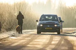 Sneeuw maakt plaats voor ijzel. ’Wat kun je doen als weg spekglad is?’