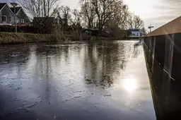 Weekend met ijzel en regen, code geel om gladheid in Friesland