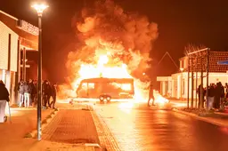 De jaarwisseling in Friesland: veel vuurwerk en vreugdevuren, druk in ziekenhuis