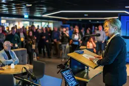 Burgemeester Heerenveen kan nieuwjaarstoespraak niet zelf uitspreken door geannuleerde vlucht: ‘Helaas’
