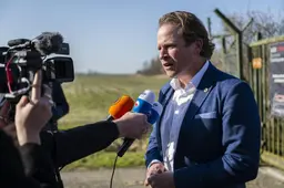 Waarom krijgt de vliegbasis in Leeuwarden straf voor vliegen in het donker? Staatssecretaris: ‘Ik wil daarvan af’