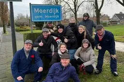 Van Moerdijkbord tot daktrabant: bekijk hier de Friese oudejaarsstunts