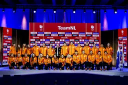 Met de ontvangst van het olympische kledingpakket en de teamoverdracht beginnen de winterspelen echt te kriebelen
