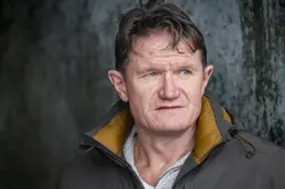 Harris Huizingh (62) ging ooit in ruil voor een stel afgedankte reclameborden van FC Groningen naar SC Heerenveen. ‘Riemer regelde een hotel’