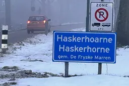 Vermiste plaatsnaambord van Haskerhorne weer terecht na nieuwjaarsstunt in Moerdijk