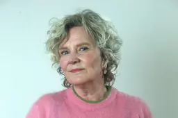 Terug in Amsterdam en meteen zo overprikkeld als de ziekte | column Jantien de Boer