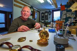 Horloge stuk? Joop (70) uit Sneek was jaren het vaste adres voor juweliers: ‘Nu heb je de Apple Watch’