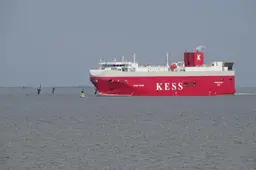 Moeten we ons zorgen maken na weer een brand op autovrachtschip voor onze kust?