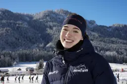 Met YouTube en een wijze les schaatst Anna Marit Sybrandi (21) richting de marathontop. ‘Half werk is geen werk’