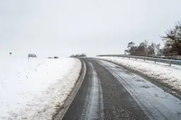 Oppassen voor ijsplaten, ijsregen en in het noorden van Friesland voor stuifsneeuw