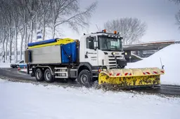 Gladheidsbaas Bernard (52) uit Vinkega klaar voor strijd met sneeuw op ‘dramaweg’ N381 van Drachten naar Drenthe