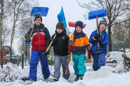 Deze jongens trekken door De Knipe om sneeuw te ruimen: ‘Se binne apetrots’