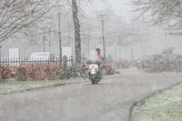 Dik pak sneeuw onderweg naar Friesland: code geel verlengd