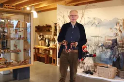 Reinder (72) is vrijwilliger bij Houtstad IJlst. ‘Verhalen vertellen is altijd al een hobby geweest’