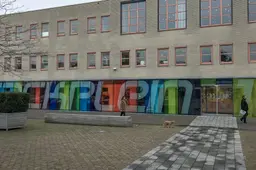 Rechter heft schorsing van ambtenaar Heerenveen op, ook al waren er ongepaste appjes aan vluchtelingen