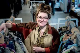 Dana (42) heeft met PUUT keten van hippe tweedehandswinkels. ‘Iedereen moet goede kleding kunnen kopen’