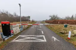 Weg door Fochteloërveen blijft nog even dicht. Dorpsbelang: ‘Dorp is verdeeld’