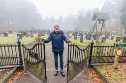 Graf van de Roermondse evacuee Hubertus dreigde te worden geruimd — tot Jappie (74) uit Bakkeveen er lucht van kreeg