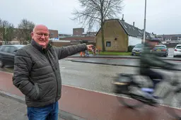 Cor uit Sneek krijgt ineens een rotonde pal achter zijn woning. ‘Parkeerplekken supermarkt zijn belangrijker dan bewoners’