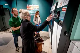 Supermachine voor statiegeld in Leeuwarden: ‘Er komen hier straks mensen met aanhangers’