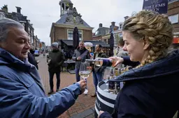 In Dokkum heeft de koning nu ook een eigen wijntje (en alle Willems mochten even proeven)