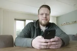 Lars (37) uit Drachten stapt over naar smartphone zonder Amerikaanse Google-diensten