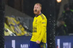 Invaller Jort van der Sande redt punt voor SC Cambuur met late treffer tegen RKC Waalwijk