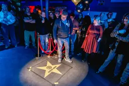 ‘Mister Bolwerk’ John Schut neemt na dertig jaar afscheid van poppodium Sneek