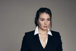 Amy Egbers wil haar liedjesliefde delen: dochter zijn van ’Tom van Studio-Sport’ heeft plussen en minnen