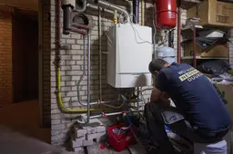 Nieuwe coalitie wil slimme warmtepomp verplichten. Wat kost die en hoeveel bespaar je ermee?