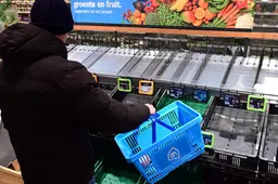 Supermarkten waarschuwen klanten voor lege schappen: ’En als er nu tekorten zijn, zullen de prijzen stijgen’