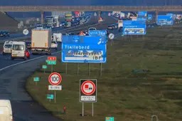 Waarom staan veel borden en paaltjes langs Friese snelwegen er zo krom en gehavend bij?