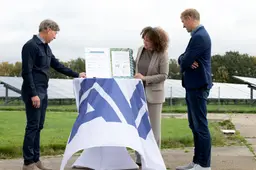 Hoe een fabriek in Balk draait op energie van een zonnepark in Burgum