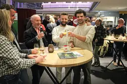 ‘Maak meer kienders en leer se ut Liwwadders’, zegt wethouder Kuiken bij lancering Liwwadder spreekwoordenwebsite en drie nieuwe bieren