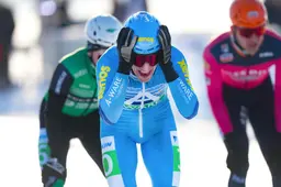 Tranen van geluk bij Hylke de Boer na marathonzege in Zweden: ‘Ongelooflijk dat ik hier mag winnen’