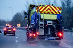 Code rood in Friesland: ga niet de weg op. Wegen zijn verraderlijk glad door ijzel