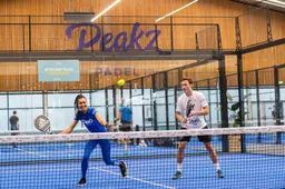 Op deze plek in Leeuwarden verrijst dit jaar een hal met twaalf nieuwe padelbanen